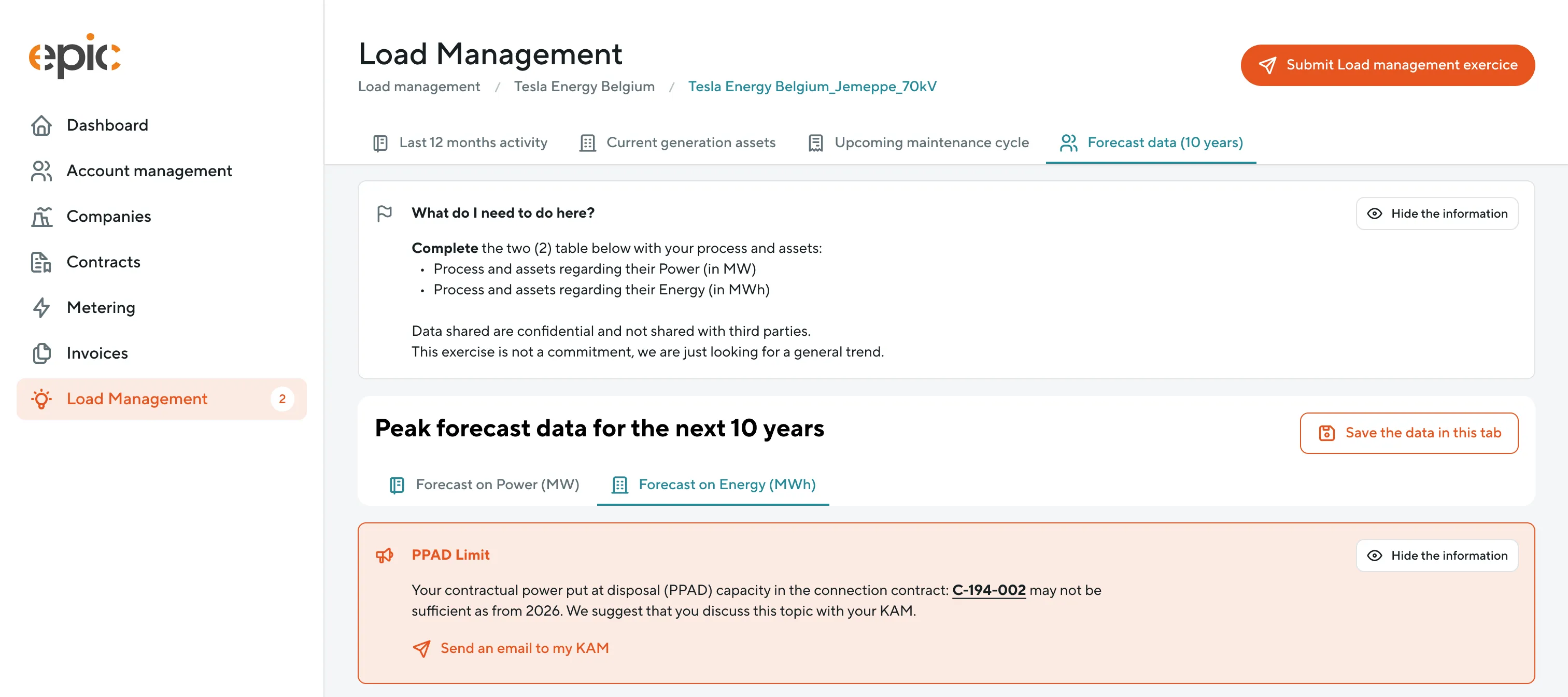 Écran Load Management d'EPIC, onglet Forecast data (10 years) : la consigne « What do I need to do here? », le bloc de prévision des pics sur dix ans en puissance et en énergie, et une alerte PPAD Limit qui signale que la puissance du contrat C-194-002 pourrait ne plus suffire à partir de 2026, avec un lien pour écrire au Key Account Manager.